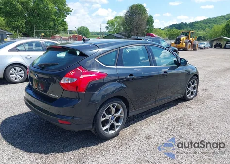 2014 Ford Focus Titanium z USA, uszkodzony, nr VIN 1FADP3N21EL193506